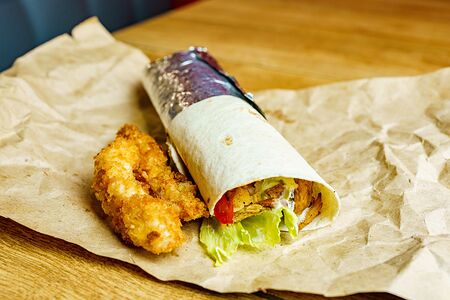 Твистер с сыром и стрипсами