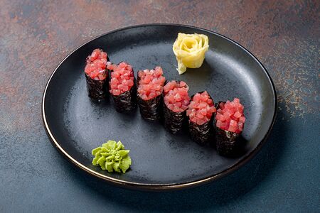 Гунканы с тунцом