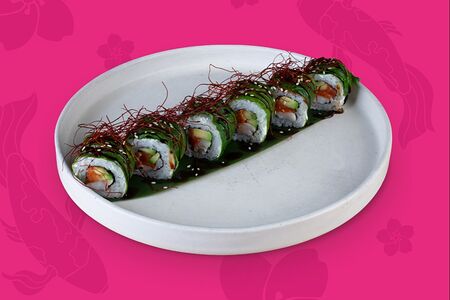 С лососем, тигровой креветкой и шпинатом