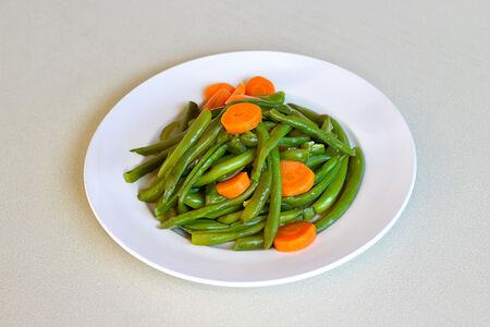 Фасоль стручковая с овощами