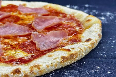Пицца Пепперони и ветчина
