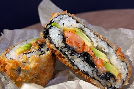 Суши-бургер с лососем