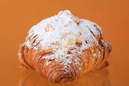 Круассан миндальный