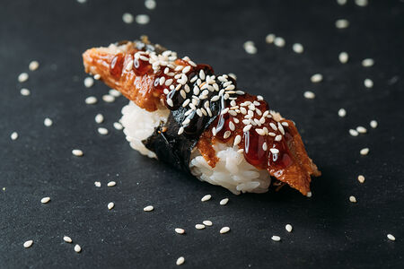 Суши с угрем