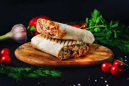 Шаурма на мангале с курицей