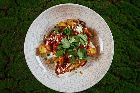 Баклажан со страчателлой и перечным соусом