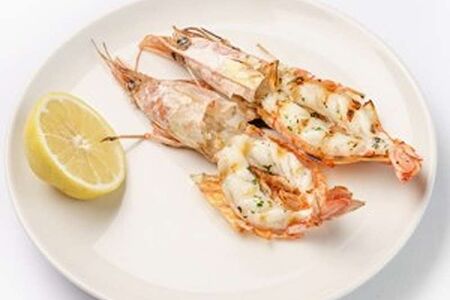 Розовые креветки на гриле