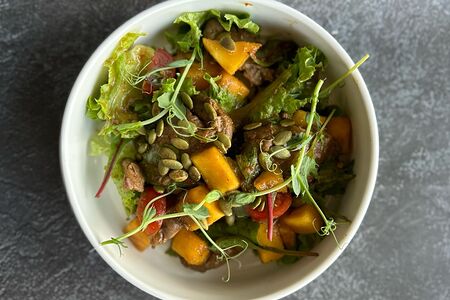 Салат с тыквой и куриной печенью