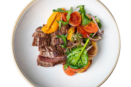 Стейк мачете с соусом ромеско