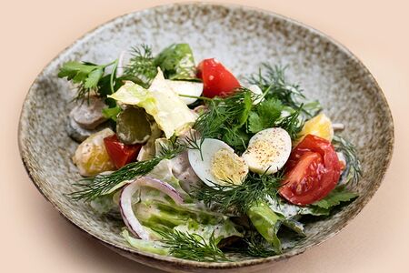 Салат с шашлыком на огне