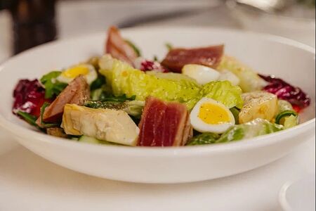 Салат Нисуаз с тунцом