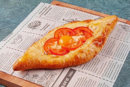 Хачапури по-аджарски с помидором