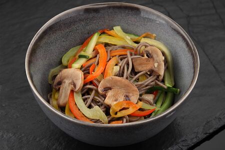 Гречневая лапша с овощами