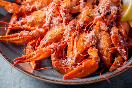 Раки томатно-сливочные с сыром пармезан