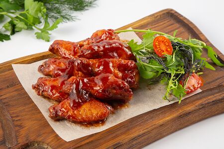 Куриные крылышки с соусом барбекю