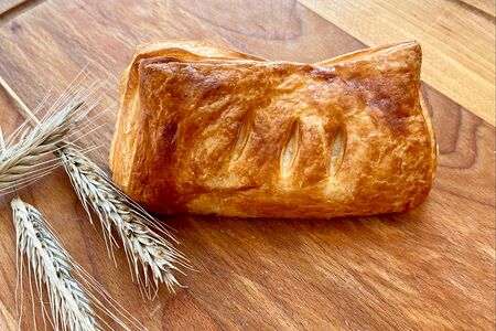 Слойка с ветчиной и сыром