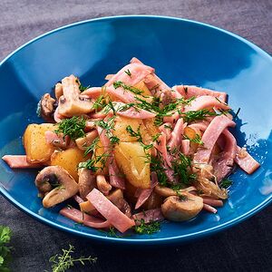 Жареный картофель с ветчиной и грибами