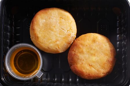 Сырники с курагой и мёдом