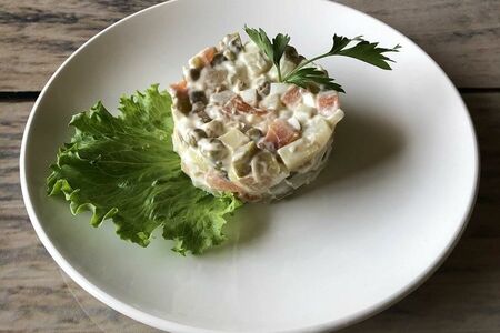 Салат Оливье с сёмгой