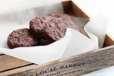 Шоколадное печенье со злаками