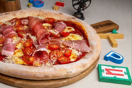 Прошутто с черри и пармезаном