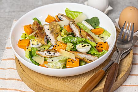 Салат с индейкой и тыквой