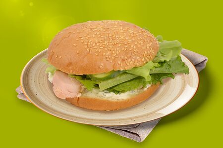 Бутерброд закрытый с курой копченой