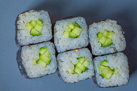 Ролл с огурцом