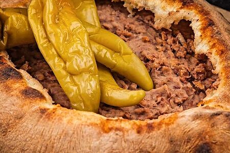 Хачапури-лодочка с красной фасолью