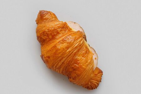 Круассан с пастрами из индейки и сыром гауда