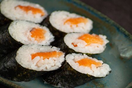 Ролл с лососем