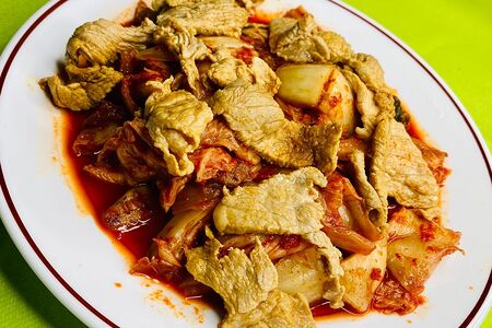 Свинина острая с капустой кимчи №233