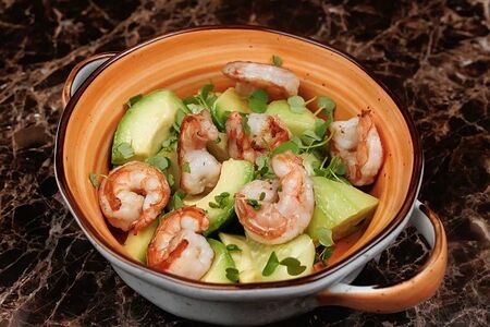 Цитрусовый салат с креветкой