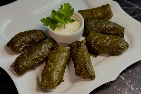 Долма из винoградных листьев
