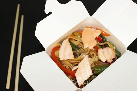 Лапша Вок с лососем