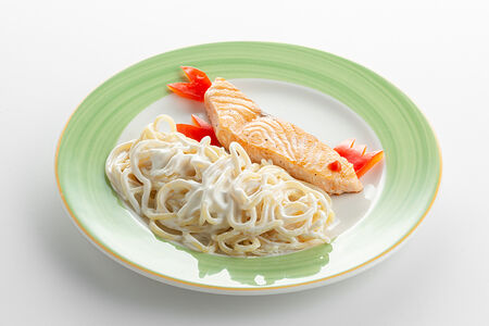 Детский лосось со спагетти