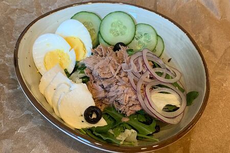 Салат с тунцом