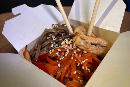 Гречневая лапша со свининой