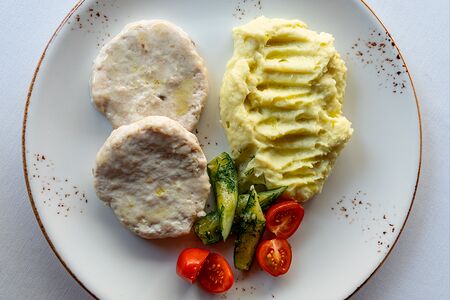 Куриные котлетки с пюре из картофеля