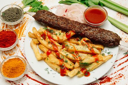 Люля-кебаб с картофелем фри