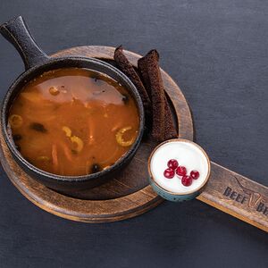 Мясная солянка с клюквой
