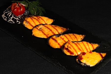 Мидии в соусе спайси