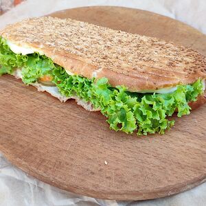 Сэндвич с куриной ветчиной