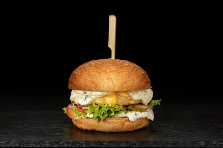 Бургер с говяжьей котлетой