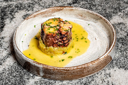 Осьминог с картофелем