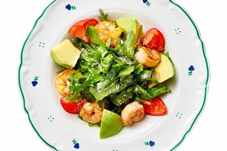 Креветки и авокадо