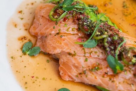 Карпаччо из лосося с авокадо