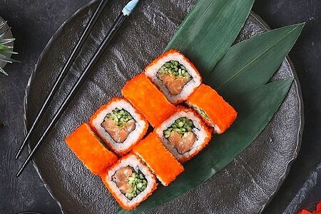 Ролл Калифорния с лососем 