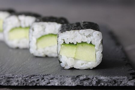 Ролл с огурцом