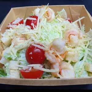 Салат Цезарь с креветками